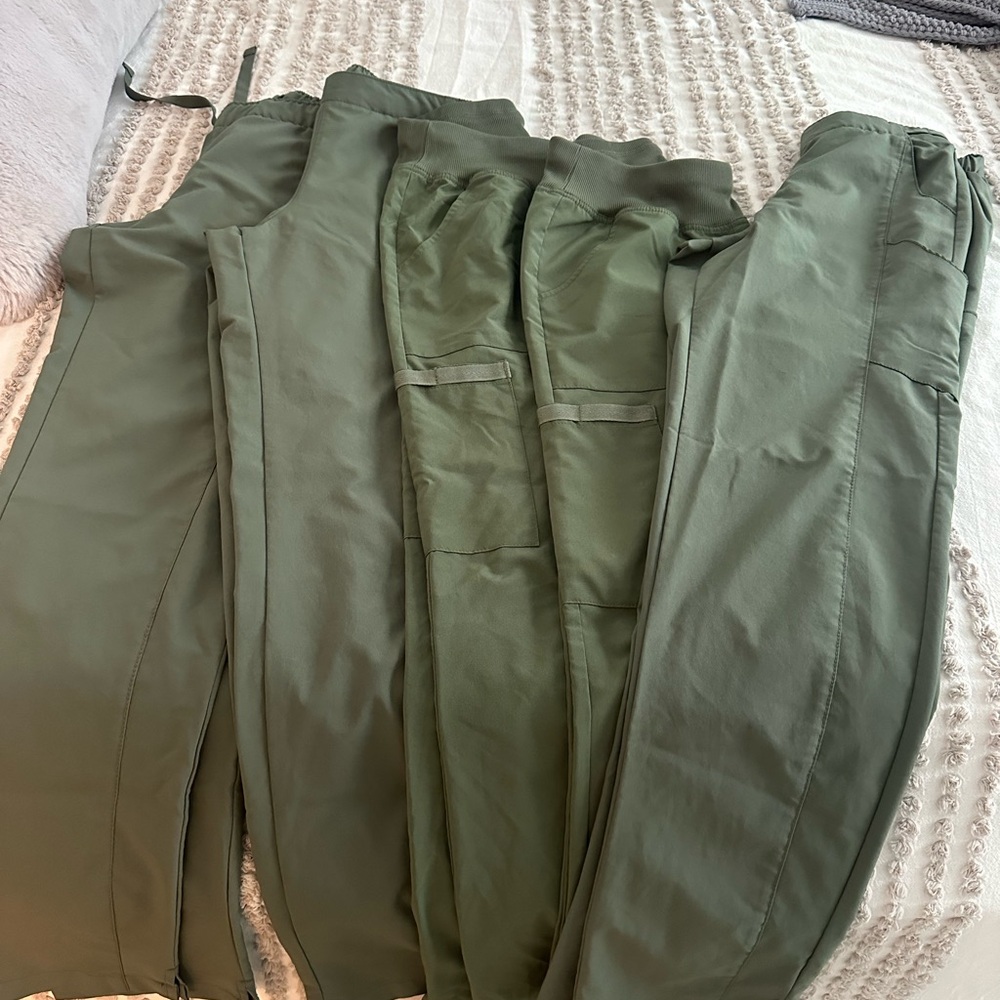 Scrub pants moss green